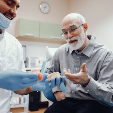 Sonrisa perfecta a cualquier edad: La importancia de la ortodoncia para la salud dental en adultos